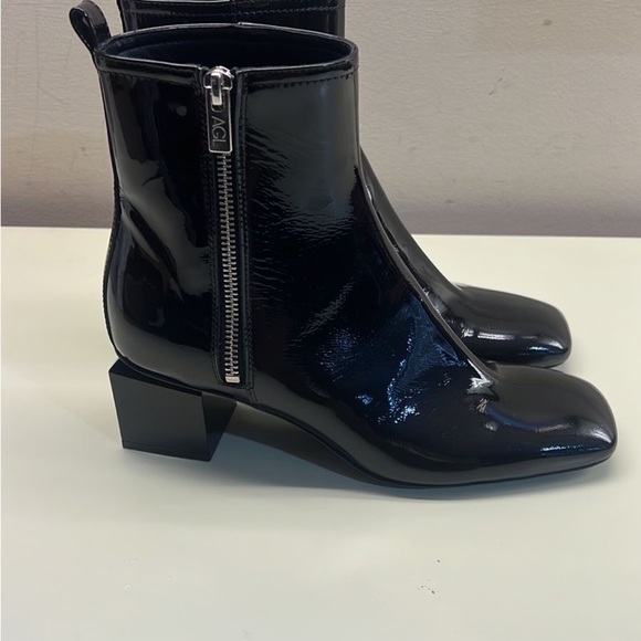 Agl MADE IN ITALY Black Ankle Boots with Sleek Design and Comfort - Picture 8 of 10